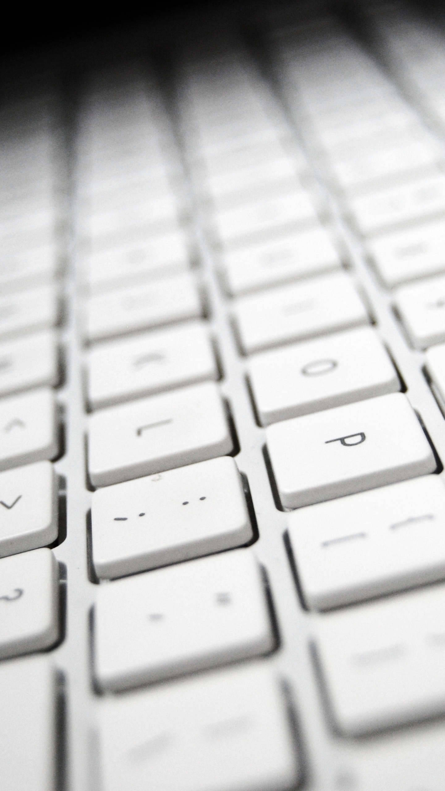 Weiße Und Schwarze Computertastatur. Wallpaper in 1440x2560 Resolution