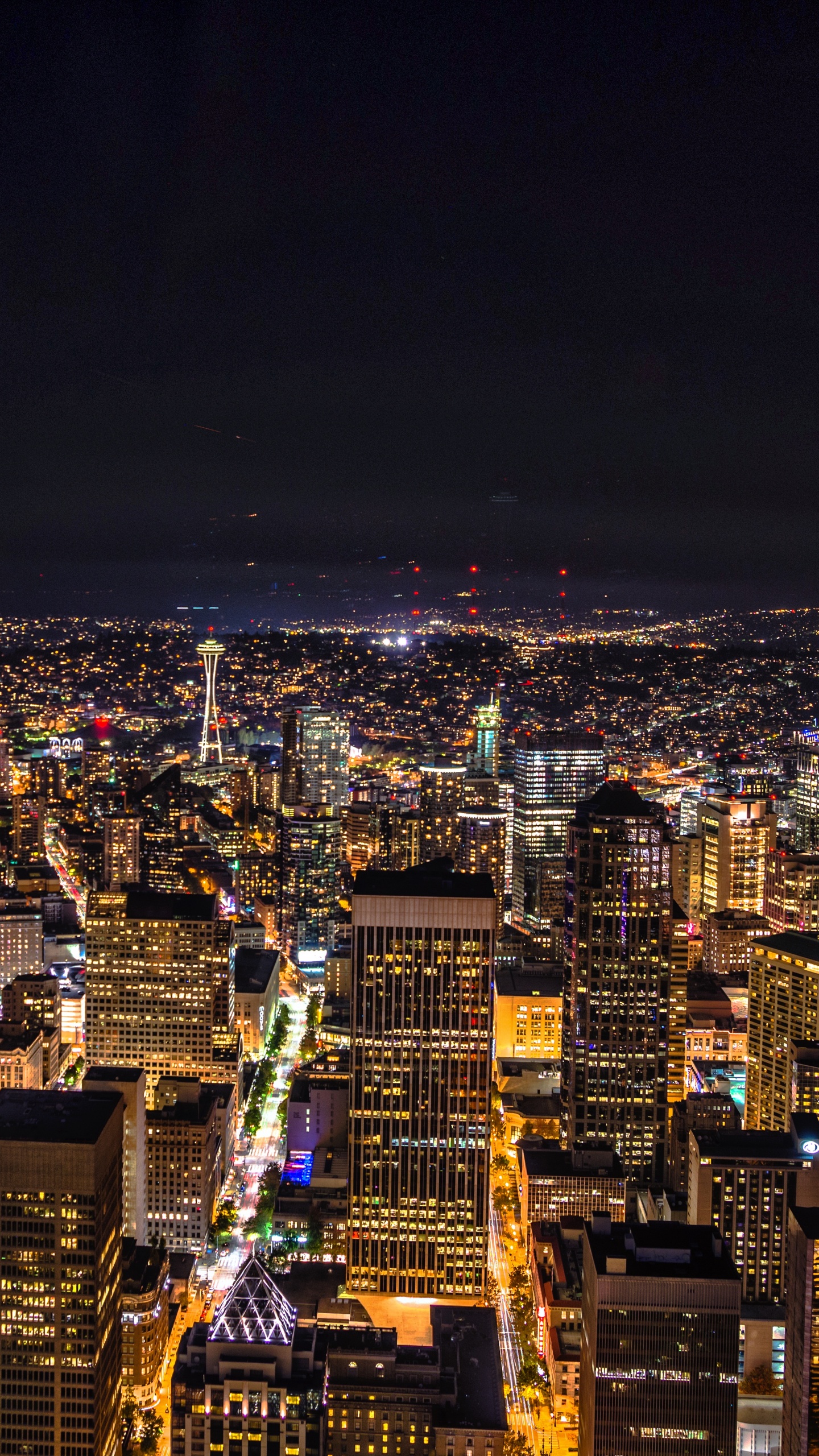 Luftaufnahme Der Stadt Bei Nacht Night. Wallpaper in 1440x2560 Resolution