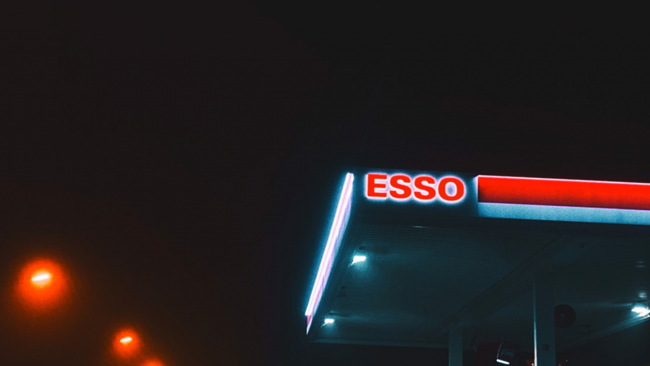 Nacht, Exxonmobil, Chevron-Unternehmen, Nyse Xom, Automotive Lighting. Wallpaper in 1280x720 Resolution