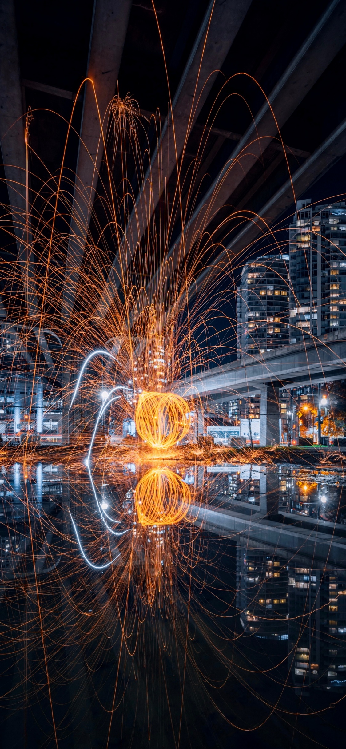 Réflexion, Richesse, Eau, Électricité, Symétrie. Wallpaper in 1125x2436 Resolution