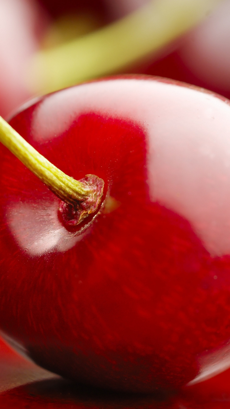 Cerise Rouge Sur Table Rouge. Wallpaper in 750x1334 Resolution