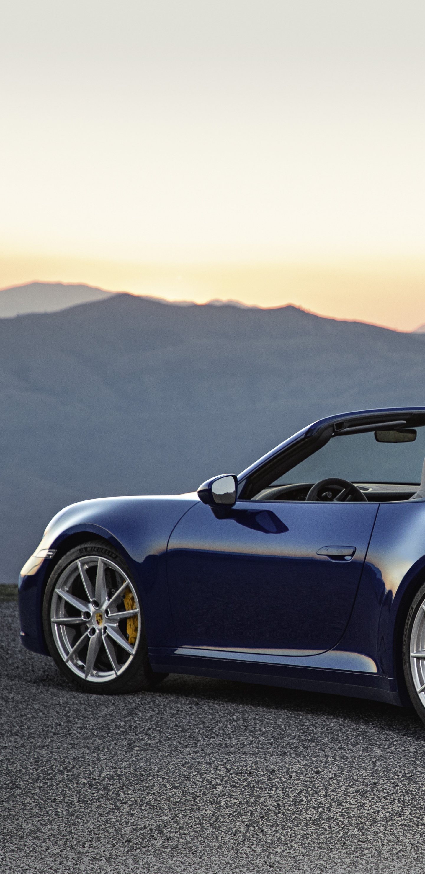 Azul Bmw m 3 Coupe Sobre Carretera de Asfalto Gris Durante el Día. Wallpaper in 1440x2960 Resolution