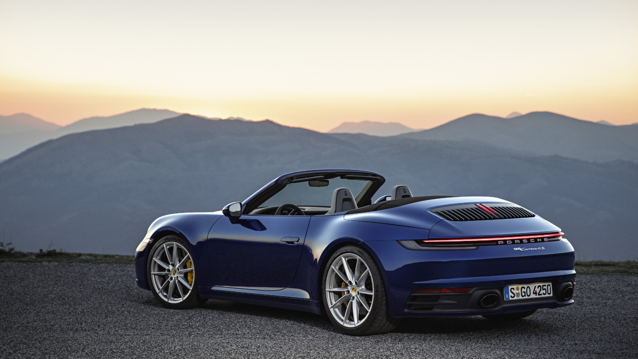 Blaues Bmw m 3 Coupe Auf Grauer Asphaltstraße Tagsüber. Wallpaper in 1280x720 Resolution