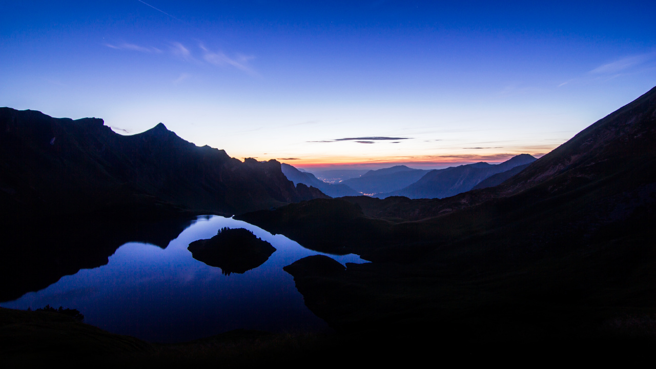 Berge Und Wolken Tagsüber. Wallpaper in 1280x720 Resolution