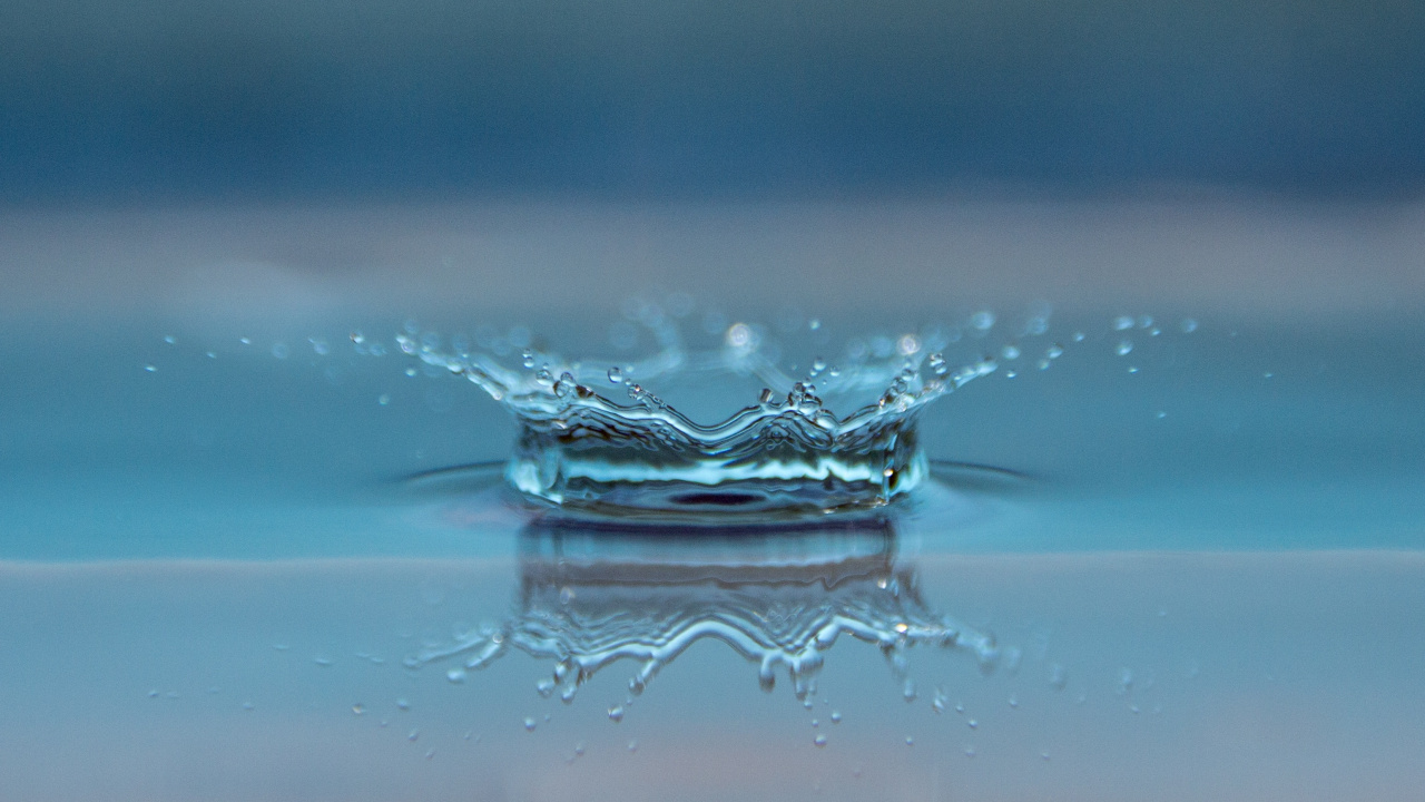 Gotas de Agua Sobre Vidrio Transparente. Wallpaper in 1280x720 Resolution