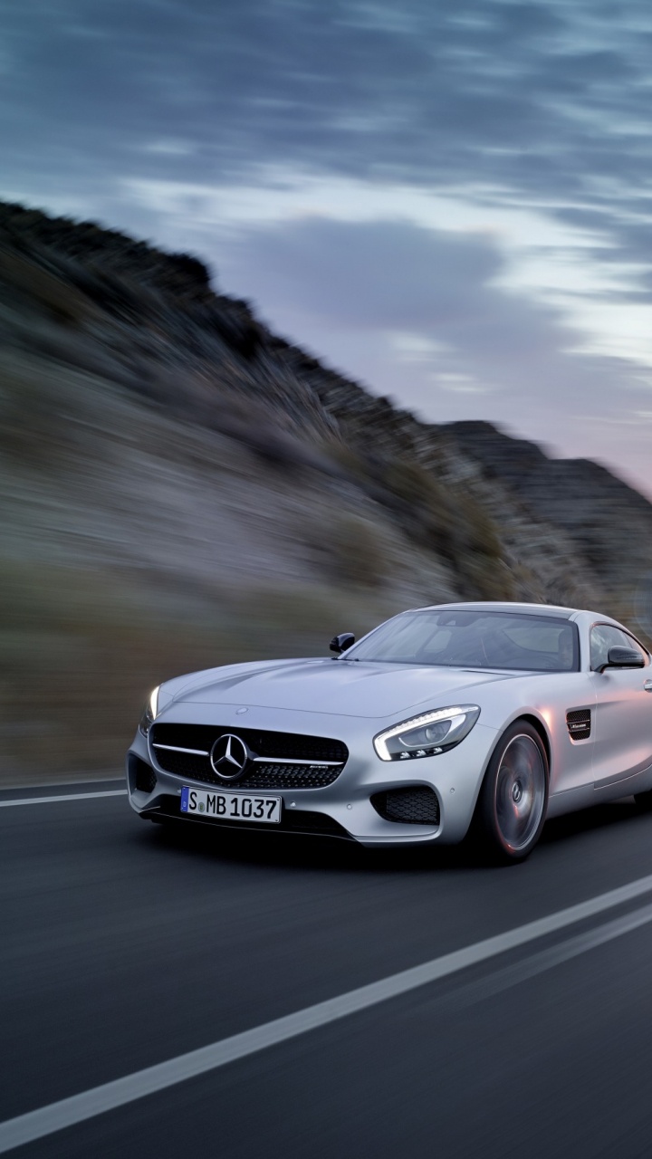 Mercedes Benz Coupe Blanco en la Carretera Durante el Día. Wallpaper in 720x1280 Resolution