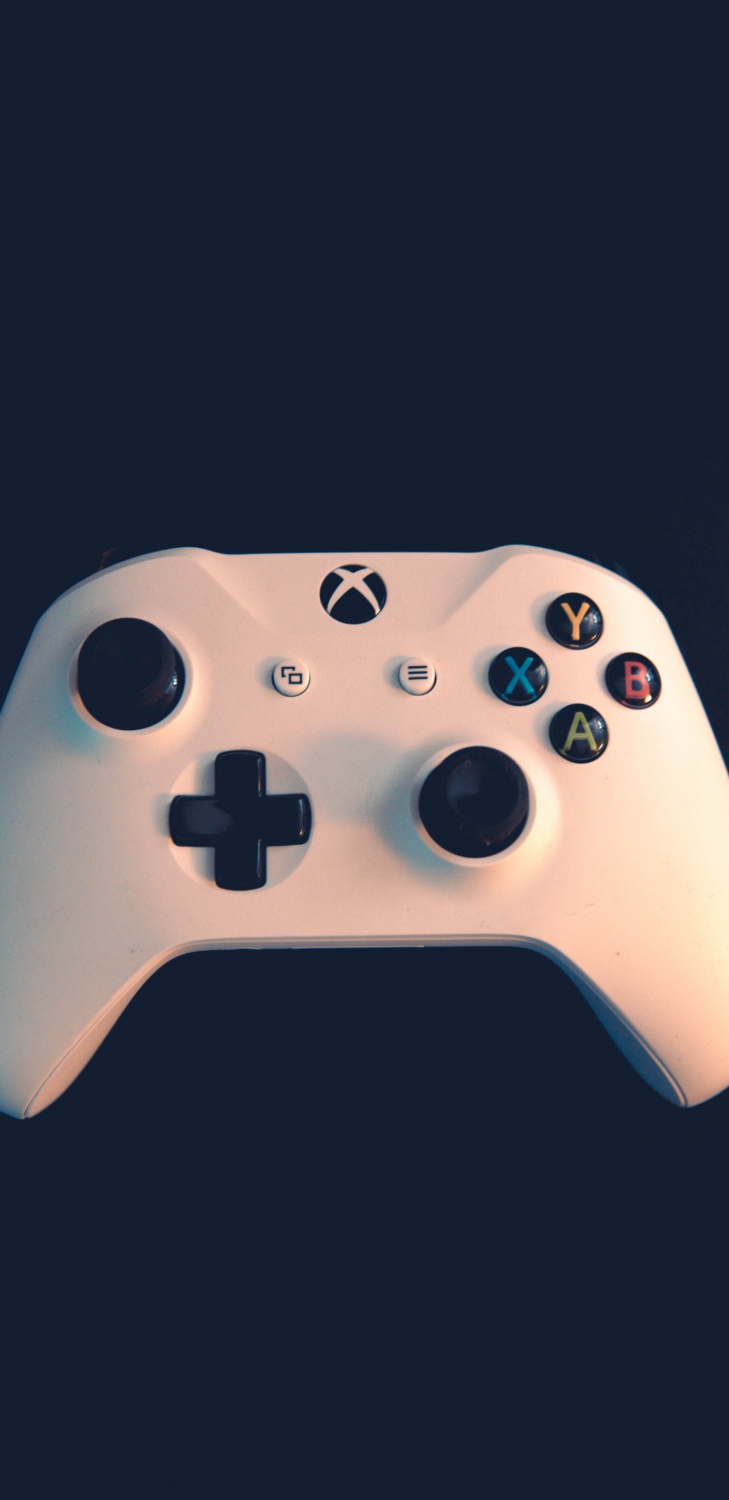 Weißer Xbox One-Gamecontroller. Wallpaper in 1440x2960 Resolution