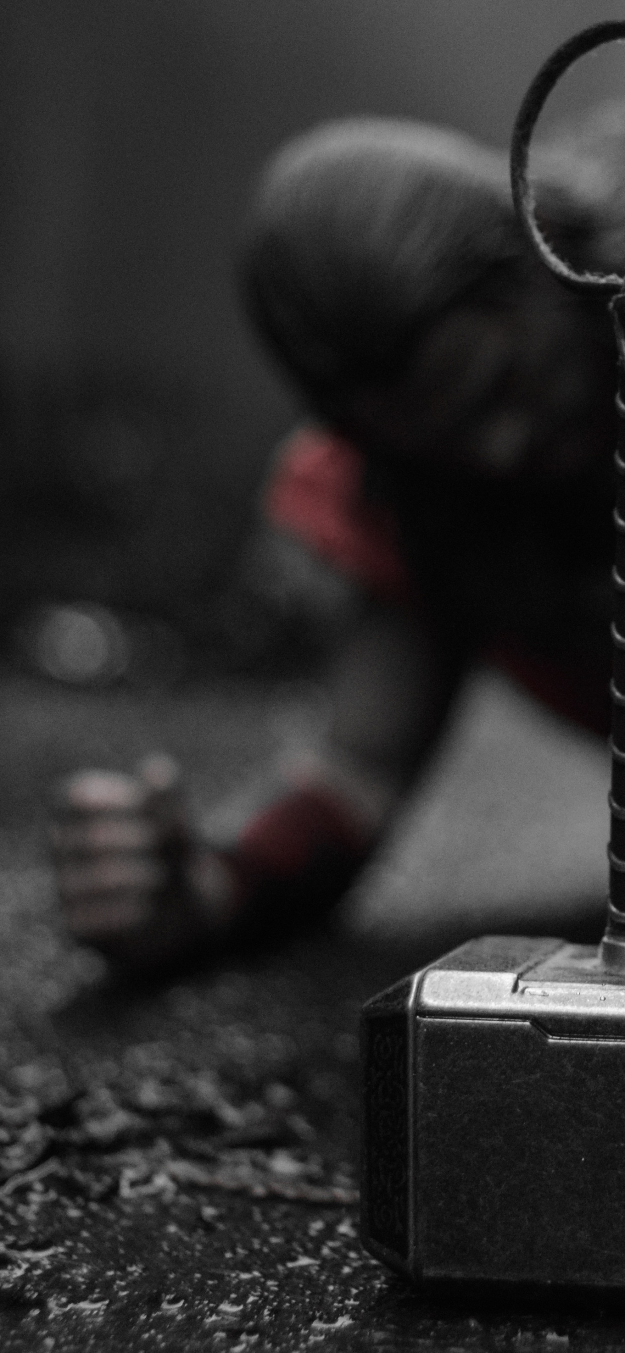 Thor, Mjlnir, Main, Bras, Noir et Blanc. Wallpaper in 1242x2688 Resolution