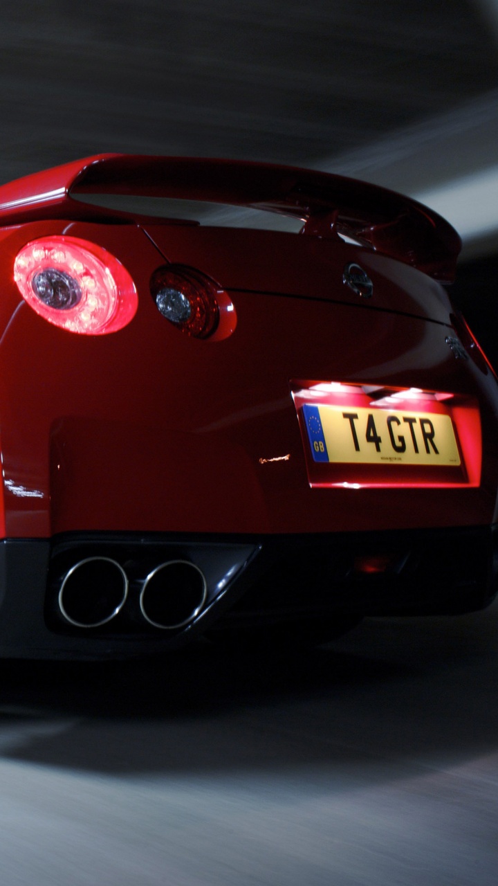 Roter Ferrari 458 Italia Unterwegs. Wallpaper in 720x1280 Resolution