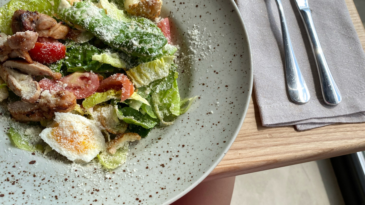 al Dente, Caesar Salad, Italian Cuisine, Leaf Vegetable, Lunch. Wallpaper in 1280x720 Resolution