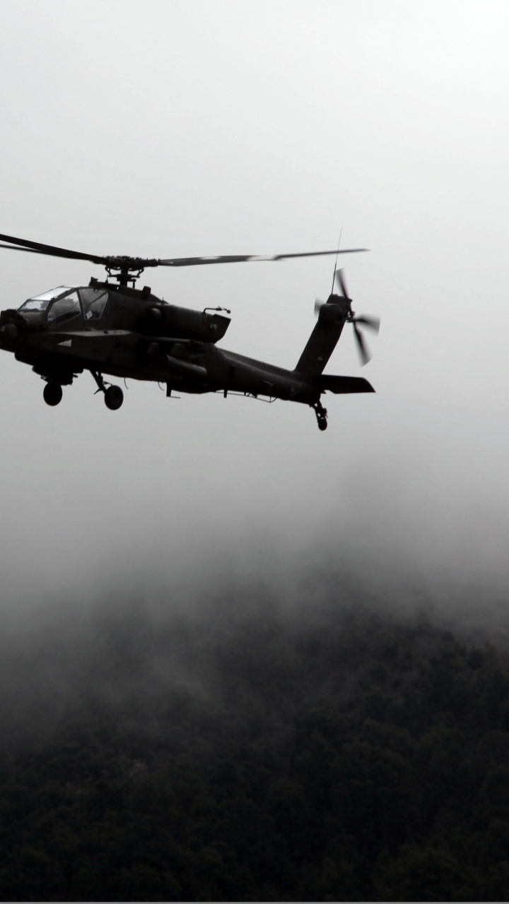 Helicóptero Negro Volando Sobre Las Nubes. Wallpaper in 720x1280 Resolution
