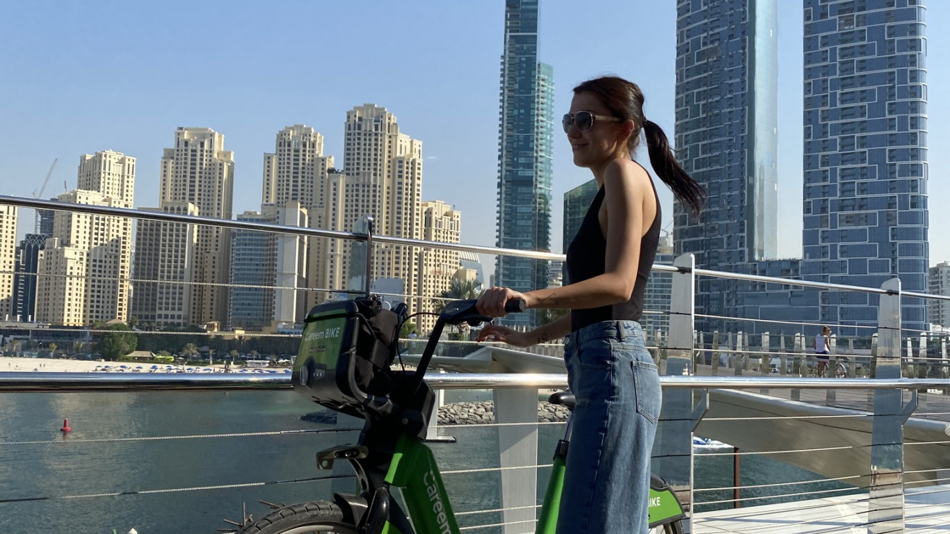 Boardwalk, Clothing, Body of Water, Bicycle Tire, Bicycle Wheel. Wallpaper in 1366x768 Resolution