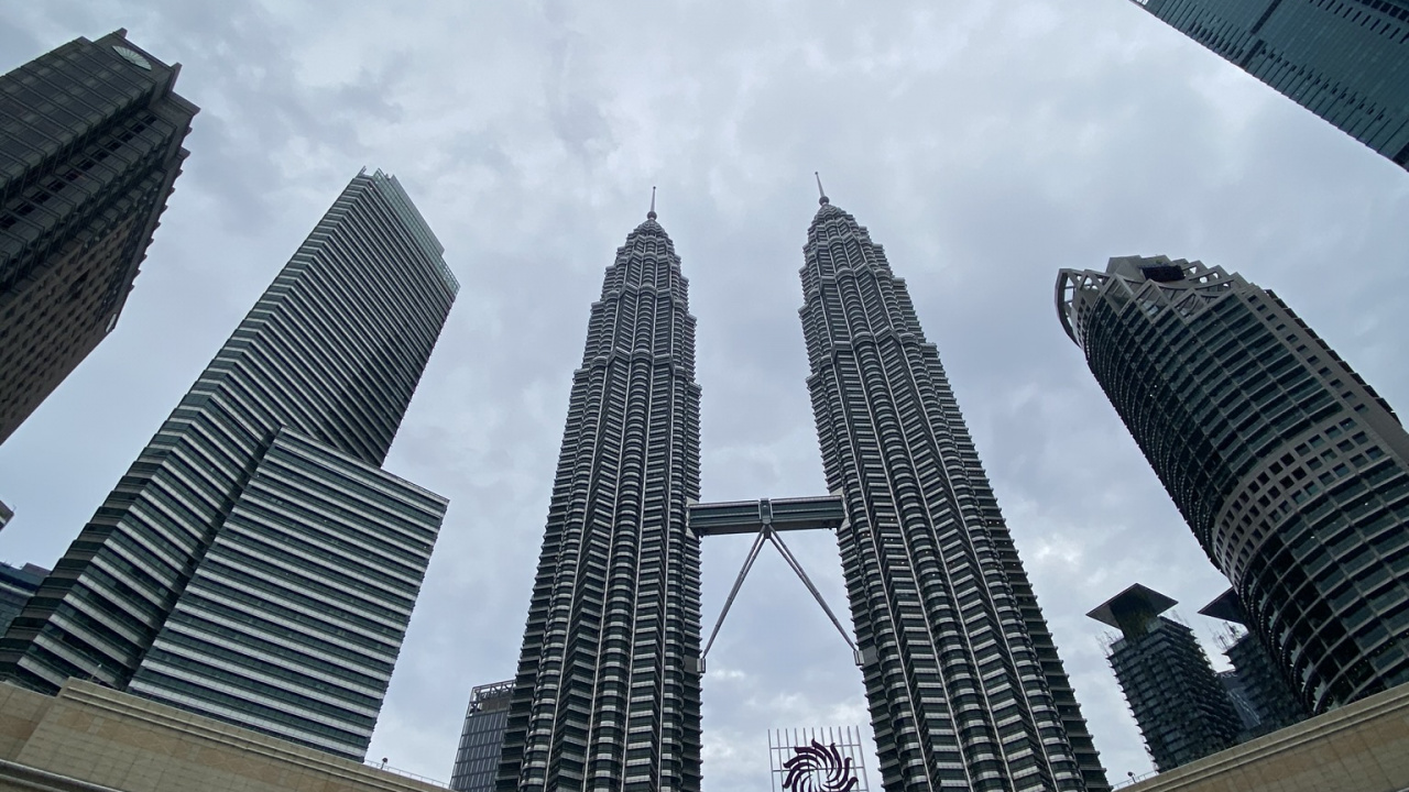 Tours Petronas, Kuala Lumpur, Malaisie, Tour de Bloc, la Journée. Wallpaper in 1280x720 Resolution