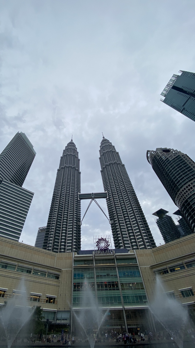 Tours Petronas, Kuala Lumpur, Malaisie, Tour de Bloc, la Journée. Wallpaper in 750x1334 Resolution