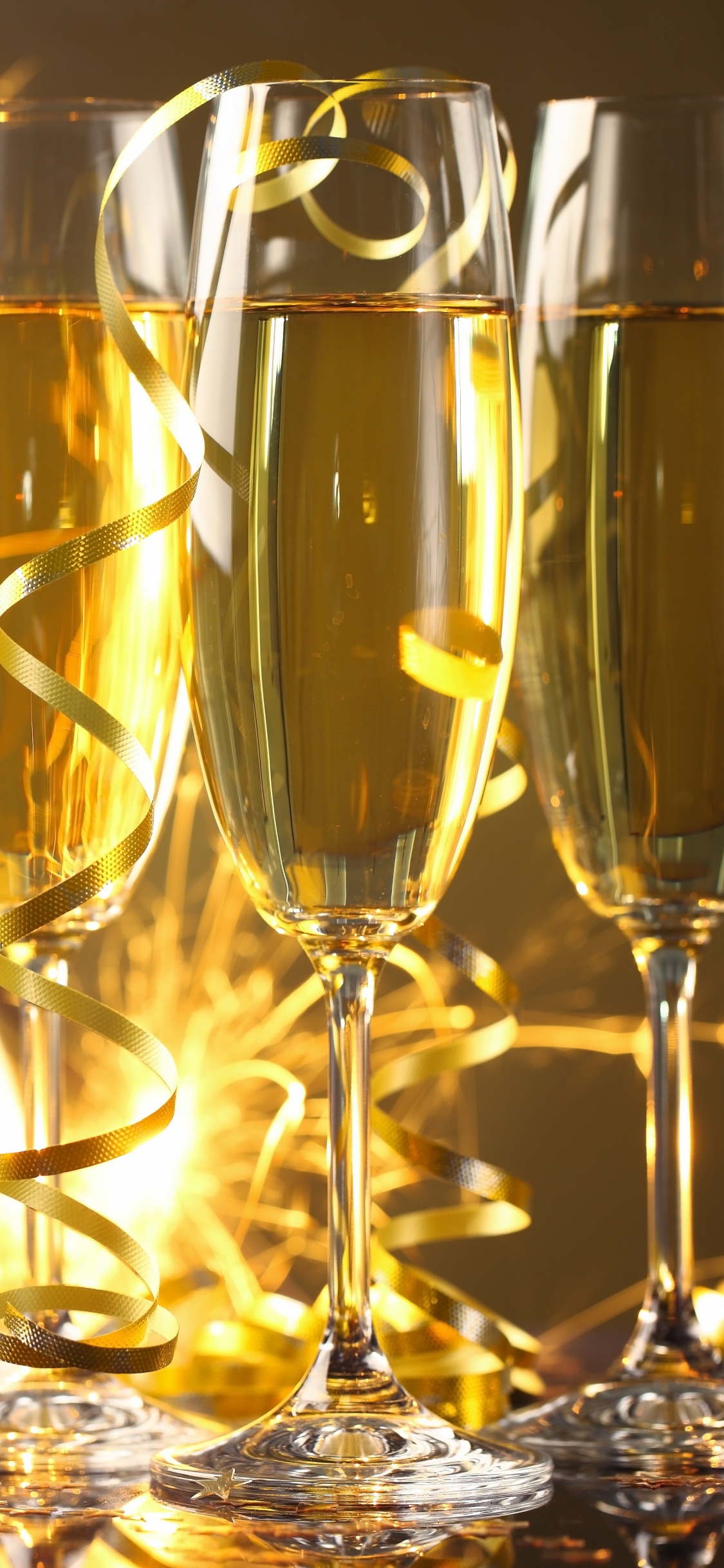 Champagne, New Year, New Years Eve, New Years Day, Drink. Wallpaper in 1125x2436 Resolution