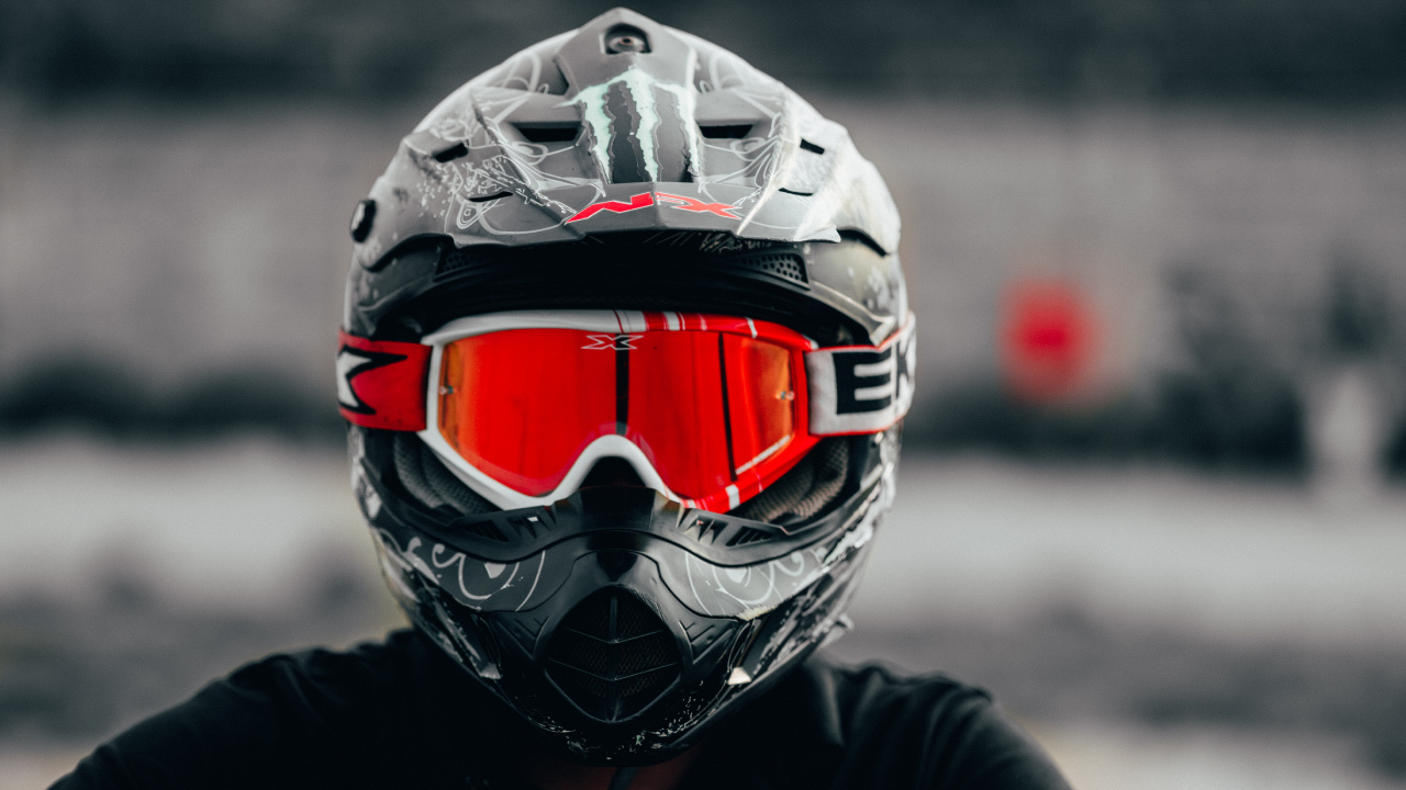 Person Wearing Black and Red Helmet. Wallpaper in 1280x720 Resolution