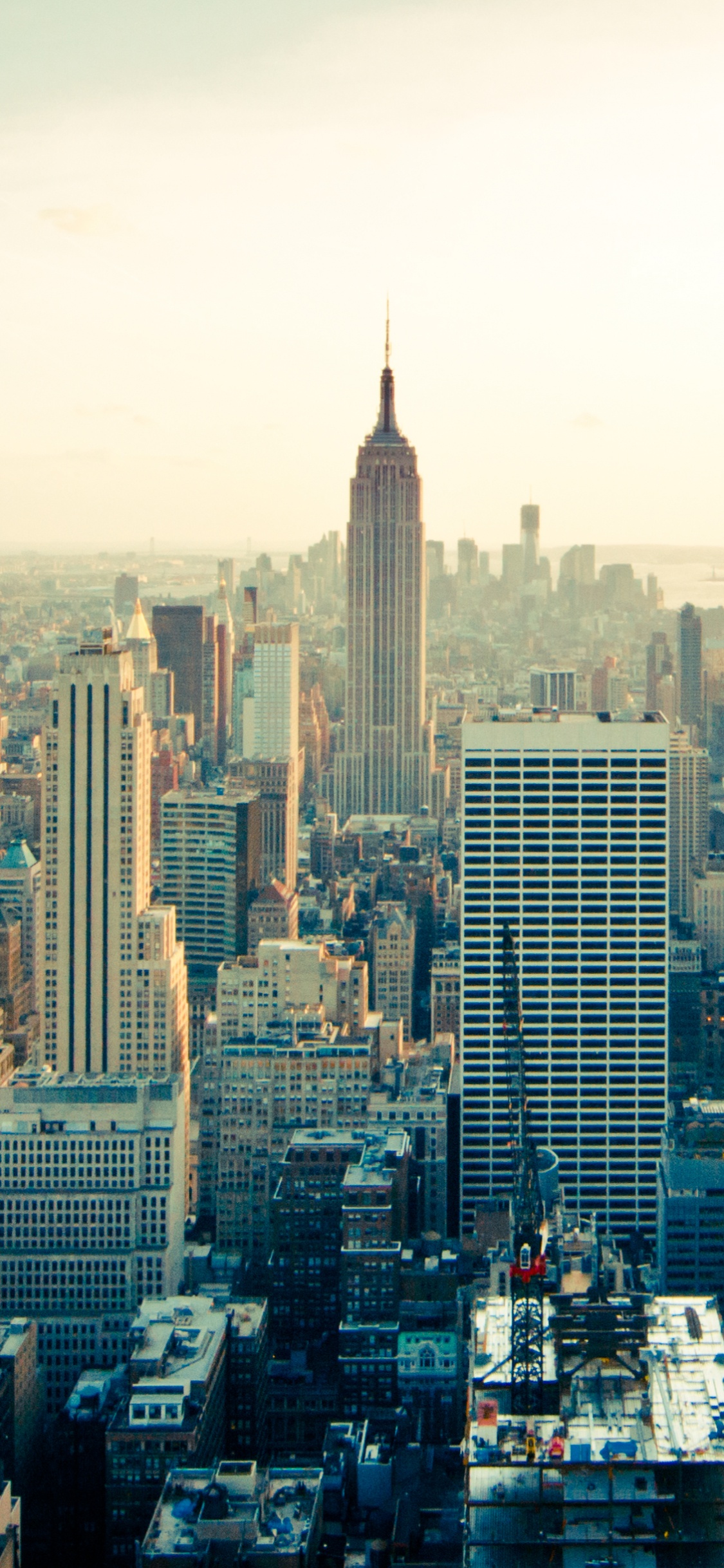 Vista Aérea de Los Edificios de la Ciudad Durante el Día.. Wallpaper in 1125x2436 Resolution