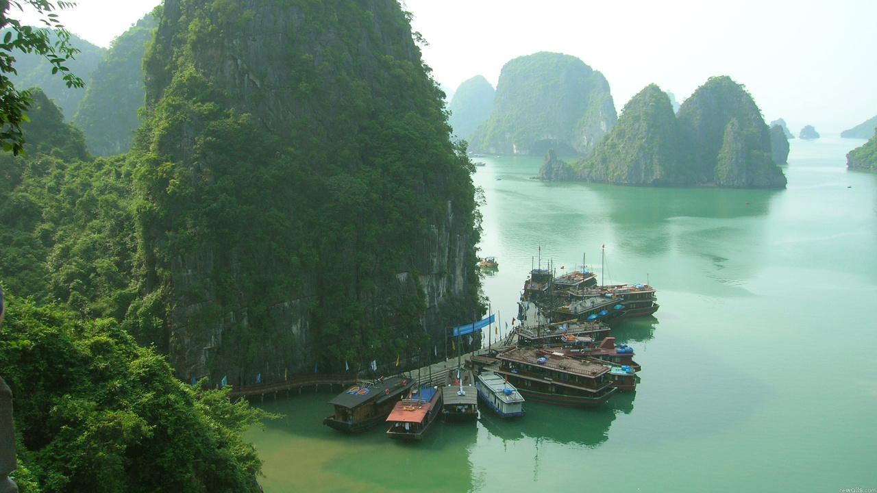 Boats on Water Near Mountain During Daytime. Wallpaper in 1280x720 Resolution