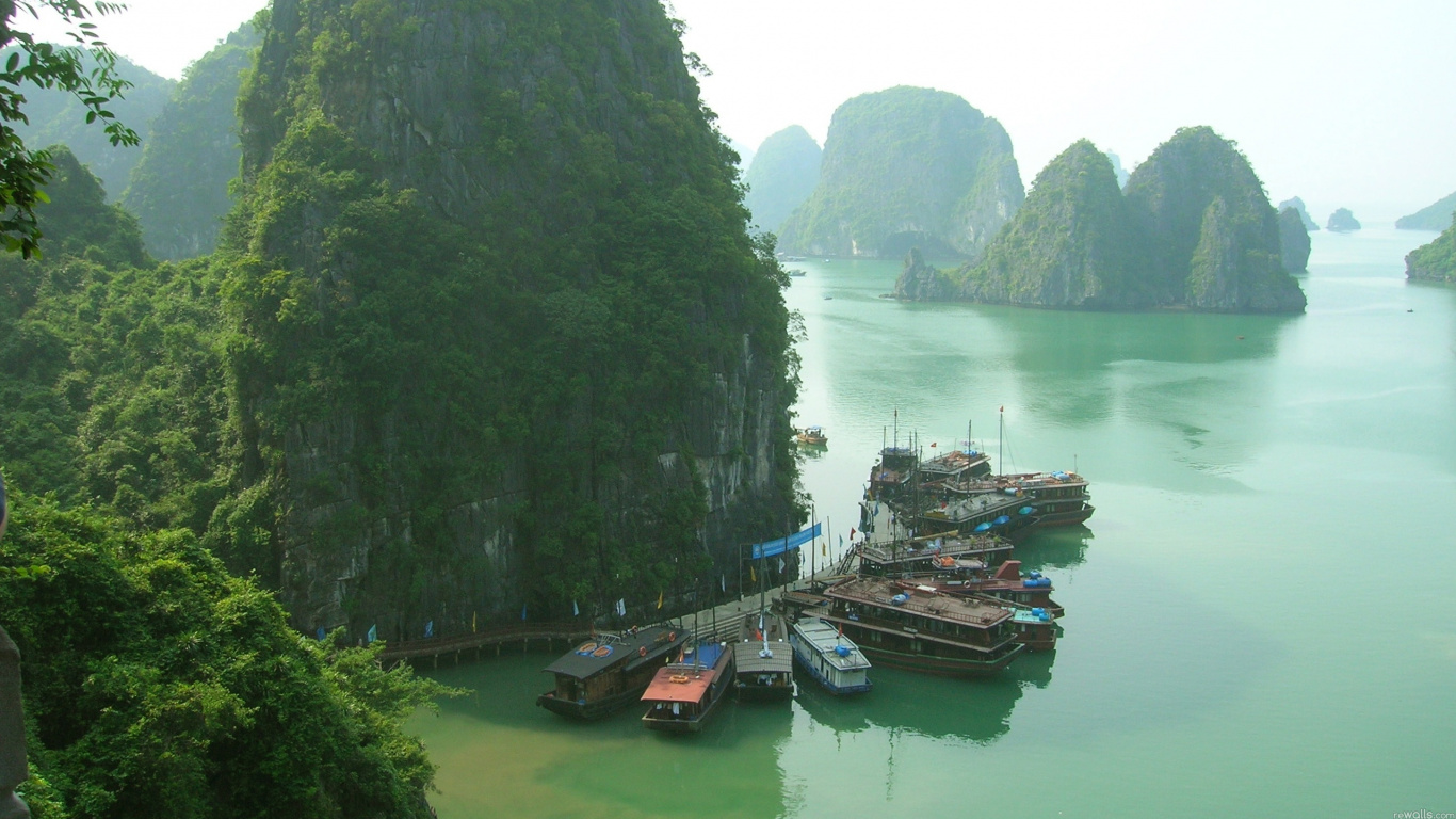 Boats on Water Near Mountain During Daytime. Wallpaper in 1366x768 Resolution