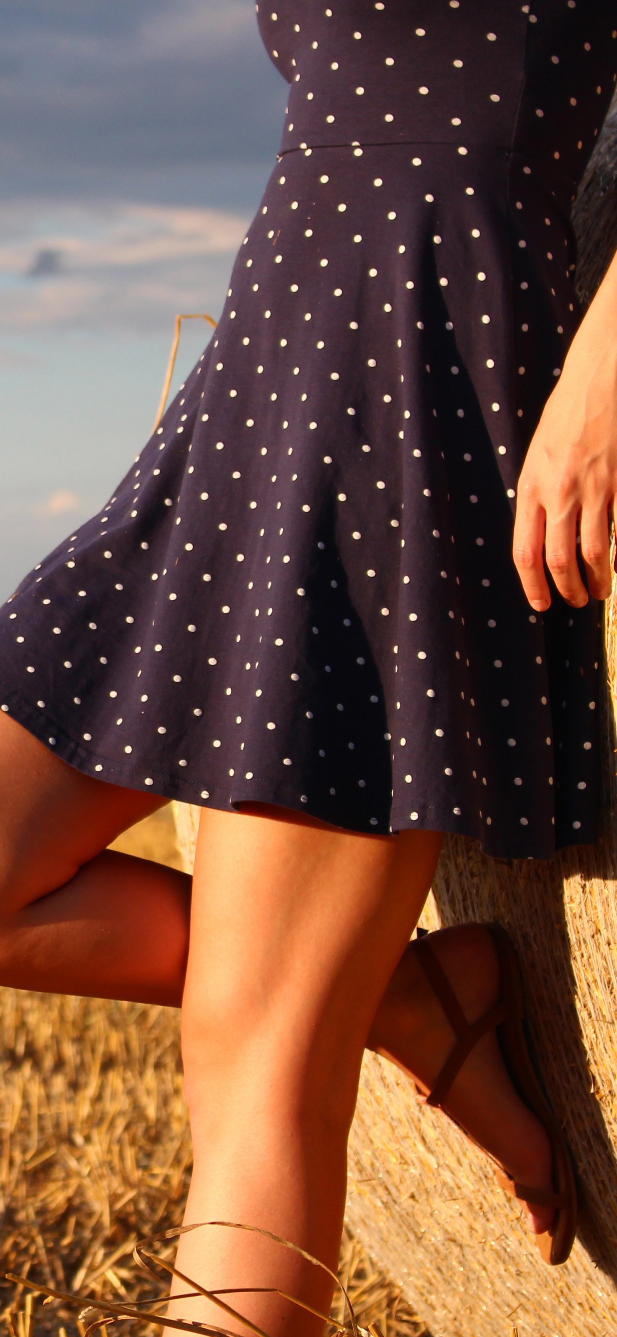 Menschen in Der Natur, Kleid, Gras, Feld, Gelb. Wallpaper in 1242x2688 Resolution