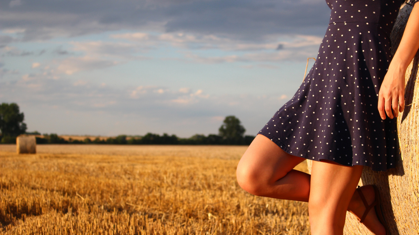 Menschen in Der Natur, Kleid, Gras, Feld, Gelb. Wallpaper in 1366x768 Resolution