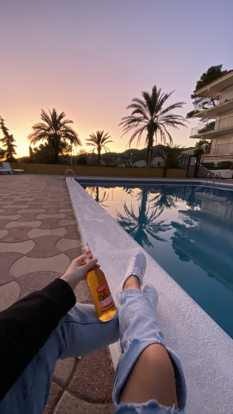 Wasser, Pool, Freizeit, Wissenschaft, Sonnenlicht. Wallpaper in 750x1334 Resolution