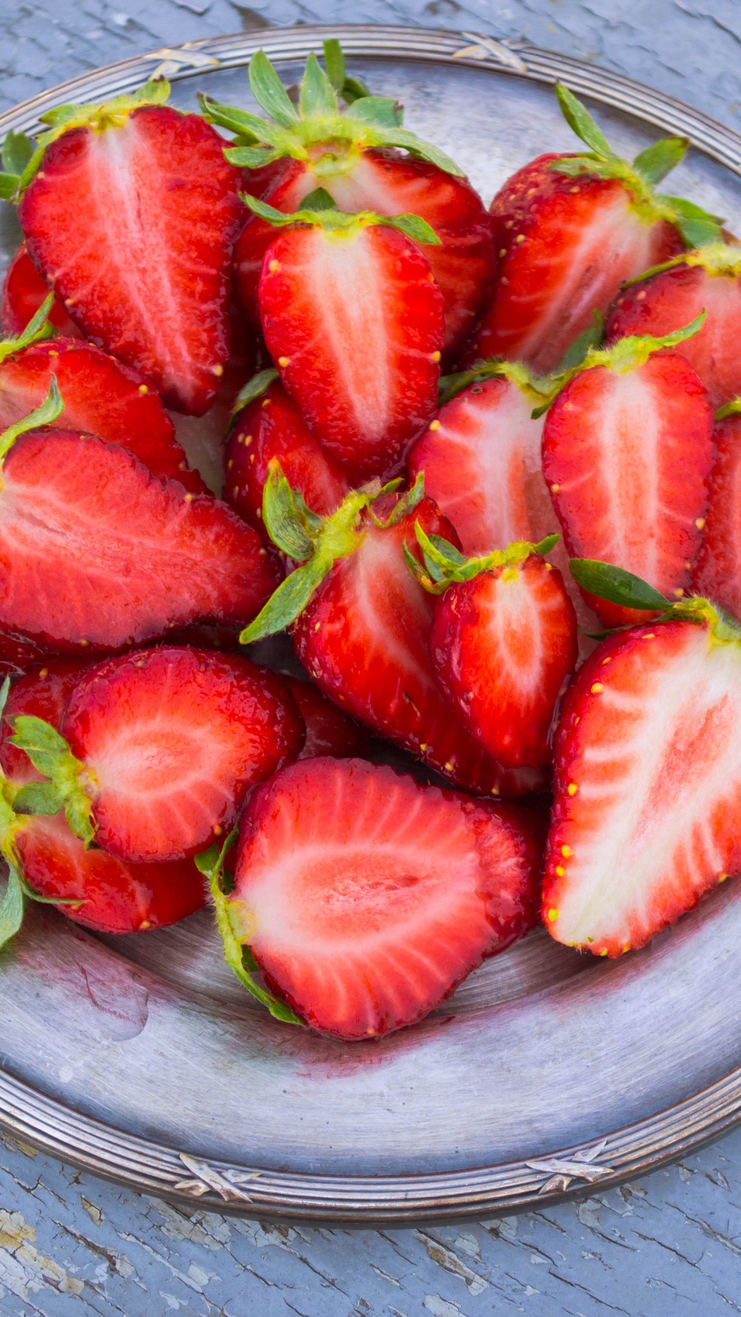Sliced Strawberries on Clear Glass Bowl. Wallpaper in 1080x1920 Resolution