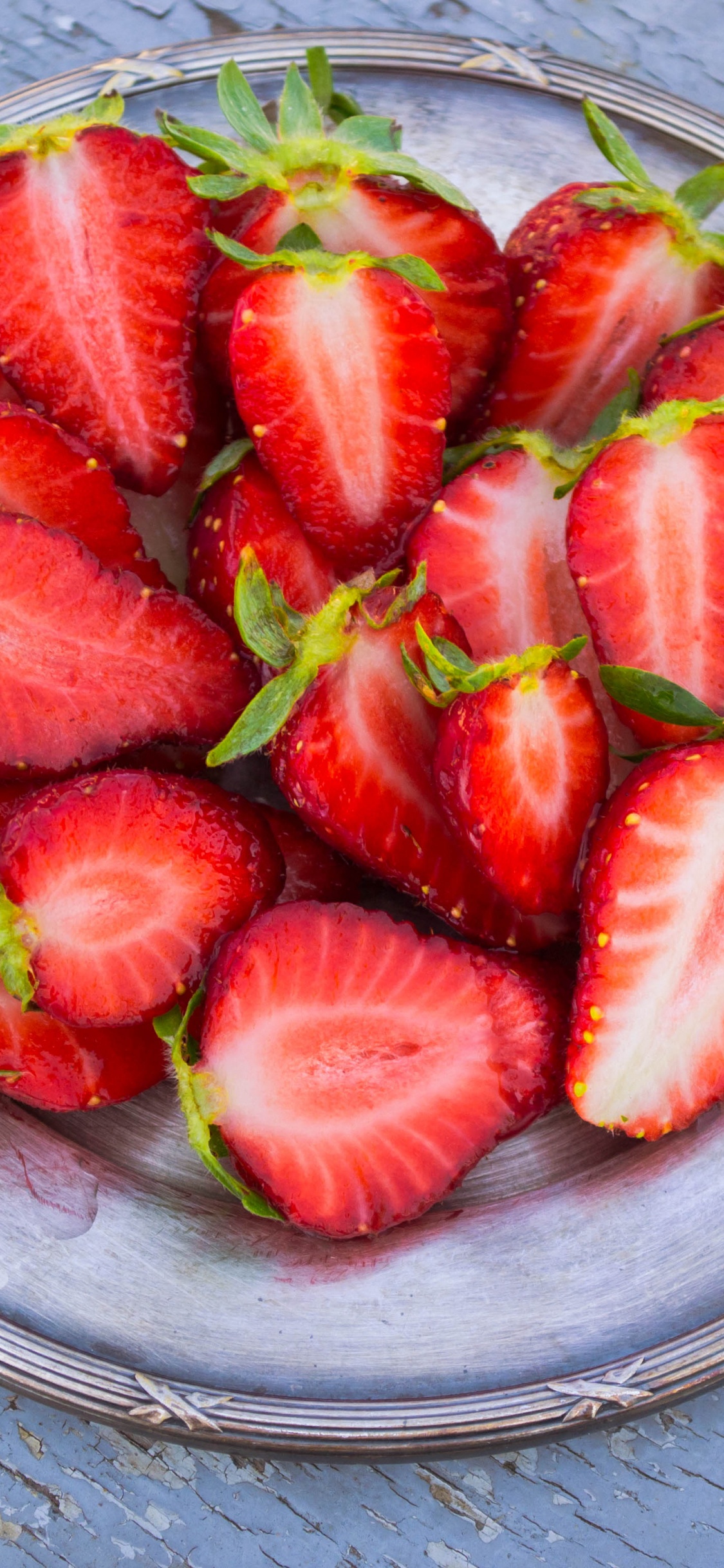 Sliced Strawberries on Clear Glass Bowl. Wallpaper in 1125x2436 Resolution