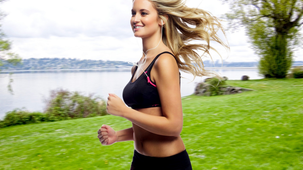 Woman in Black Tank Top and Black Shorts Standing on Green Grass Field During Daytime. Wallpaper in 1280x720 Resolution