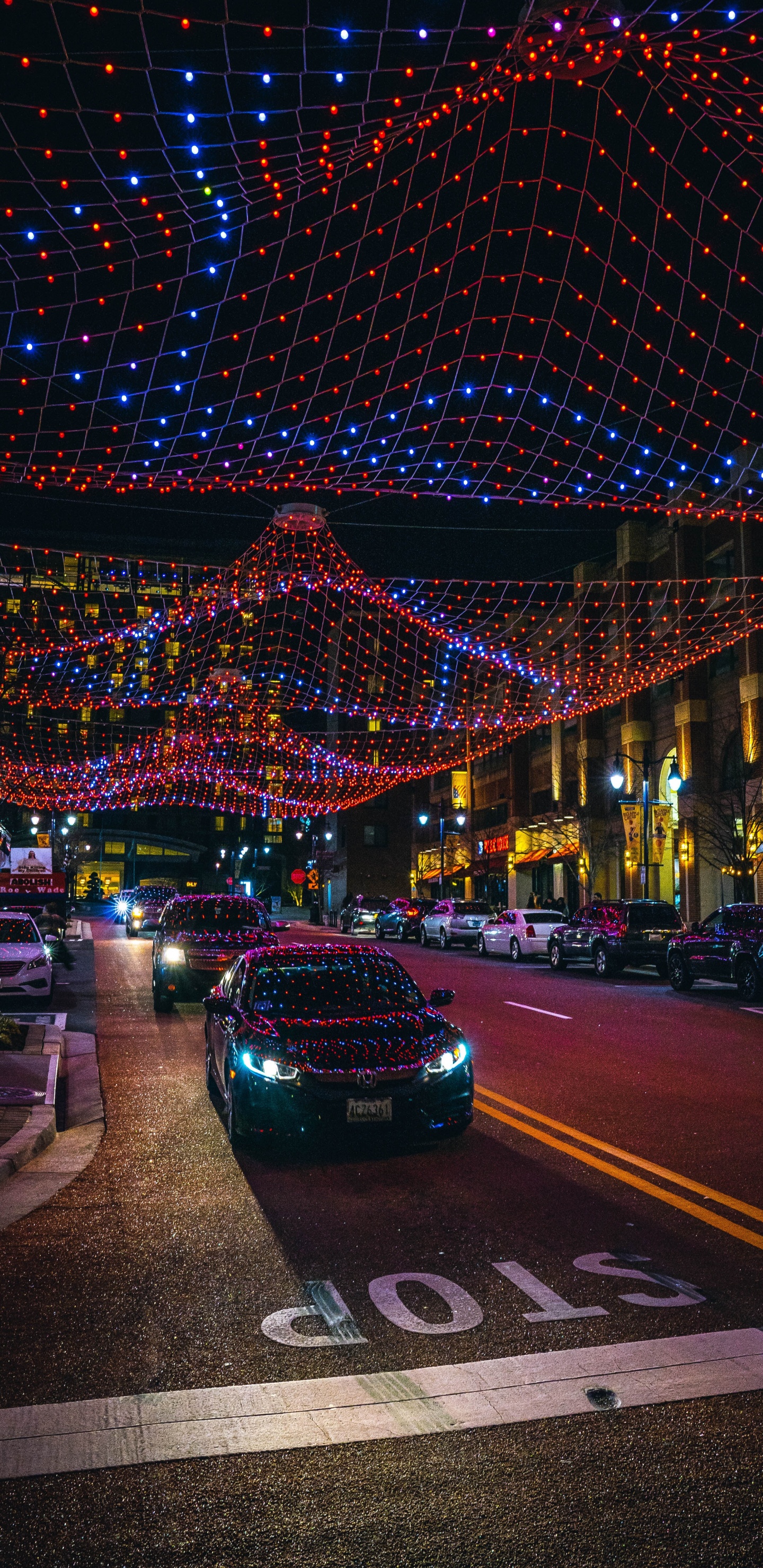Coches en la Carretera Durante la Noche.. Wallpaper in 1440x2960 Resolution