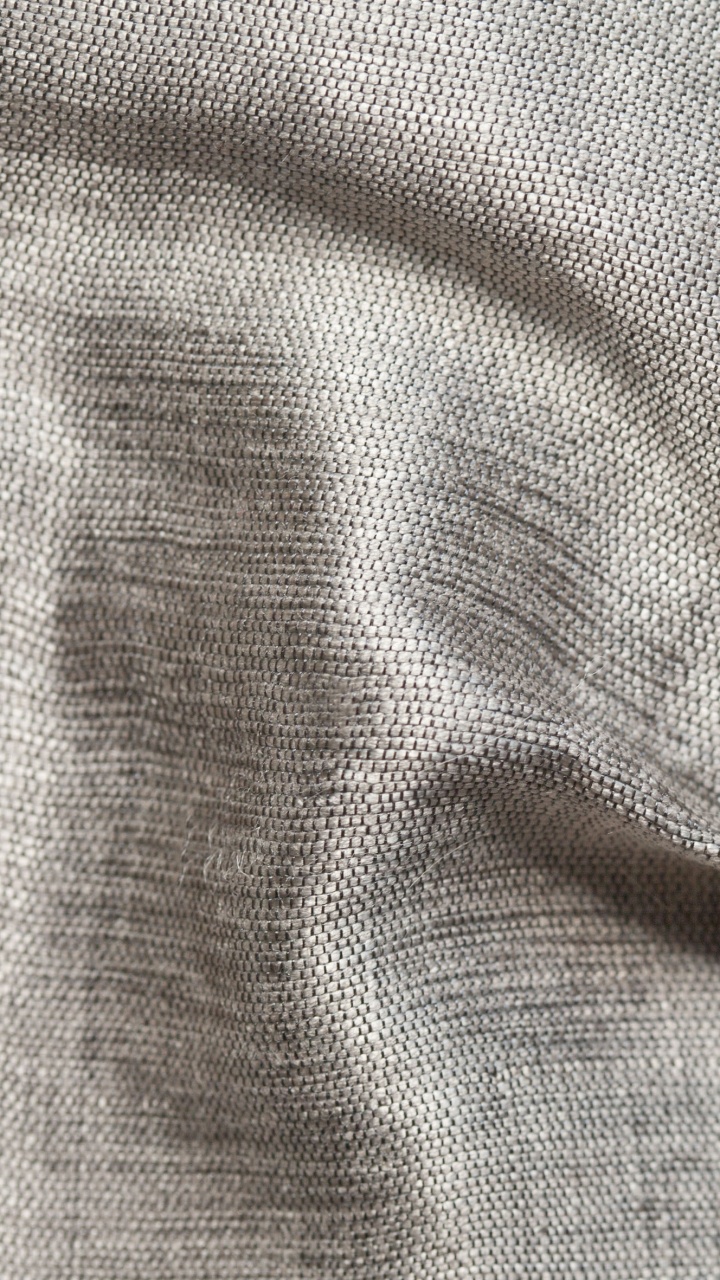 Textile Blanc Sur Table en Bois Marron. Wallpaper in 720x1280 Resolution