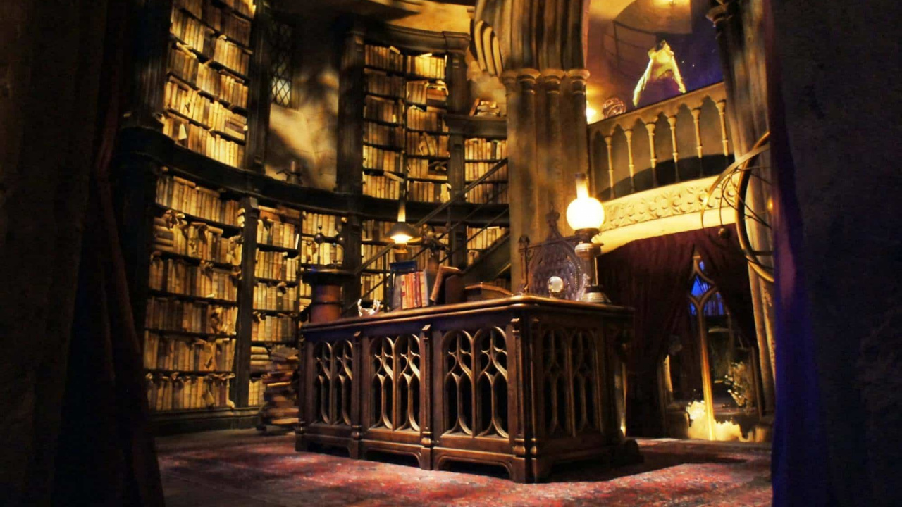 Étagères en Bois Marron Dans la Bibliothèque. Wallpaper in 1280x720 Resolution