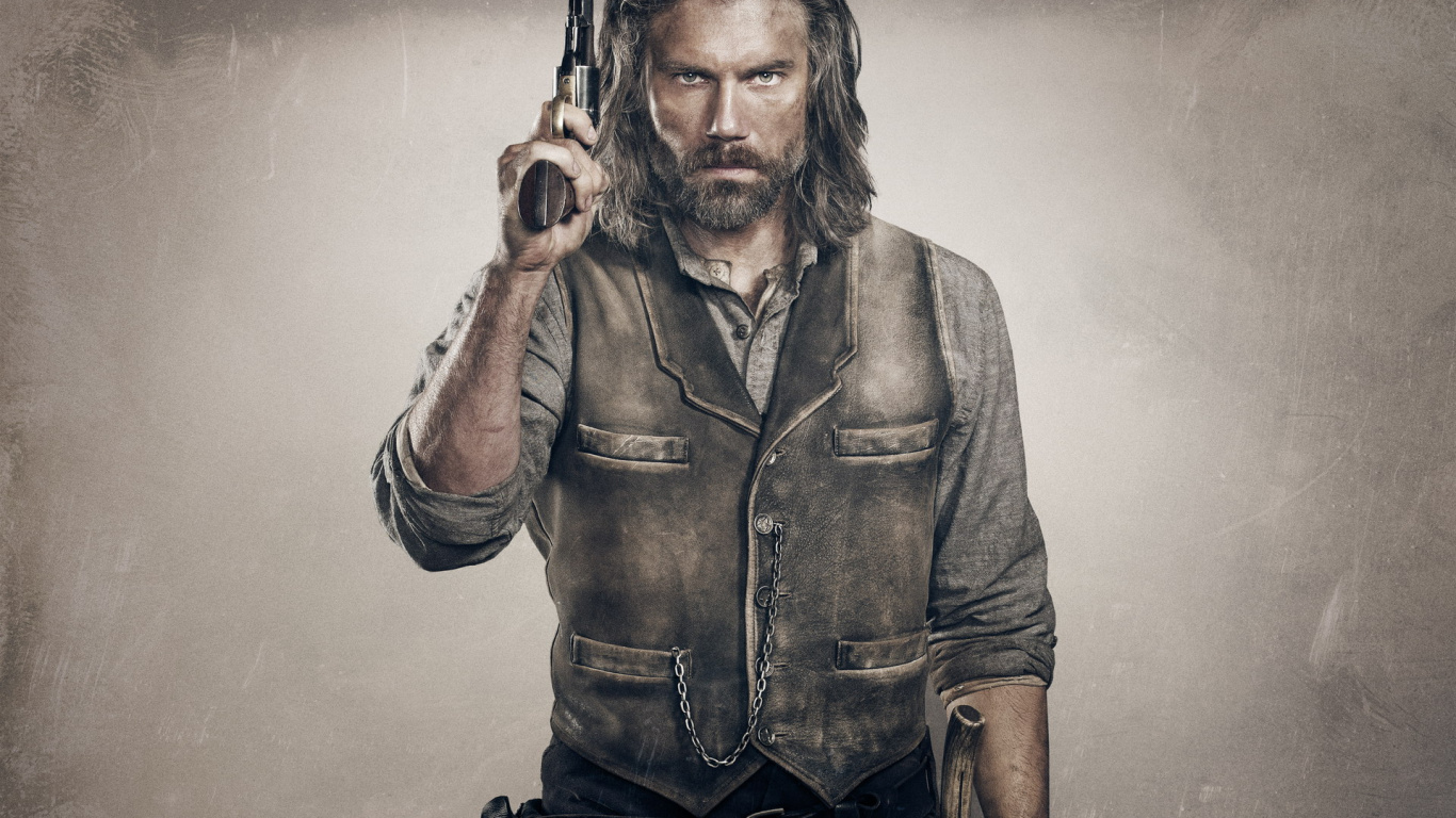 L'homme en Chemise Boutonnée Marron Tenant un Fusil Noir. Wallpaper in 1366x768 Resolution