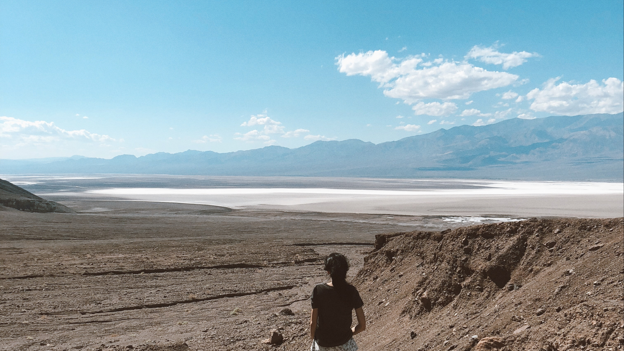 Les Desserts, Sol, Sand, Badlands, Eoliennes Relief. Wallpaper in 2560x1440 Resolution