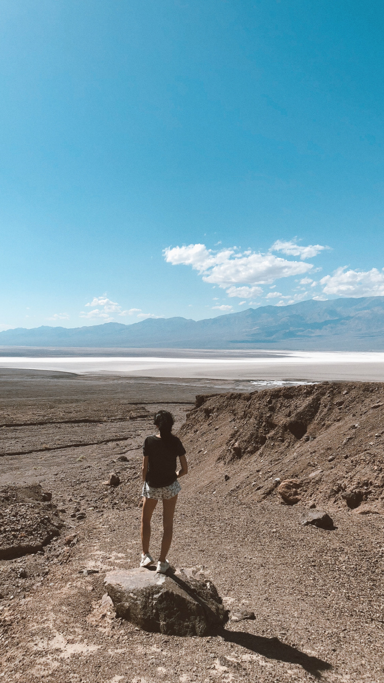 Les Desserts, Sol, Sand, Badlands, Eoliennes Relief. Wallpaper in 750x1334 Resolution