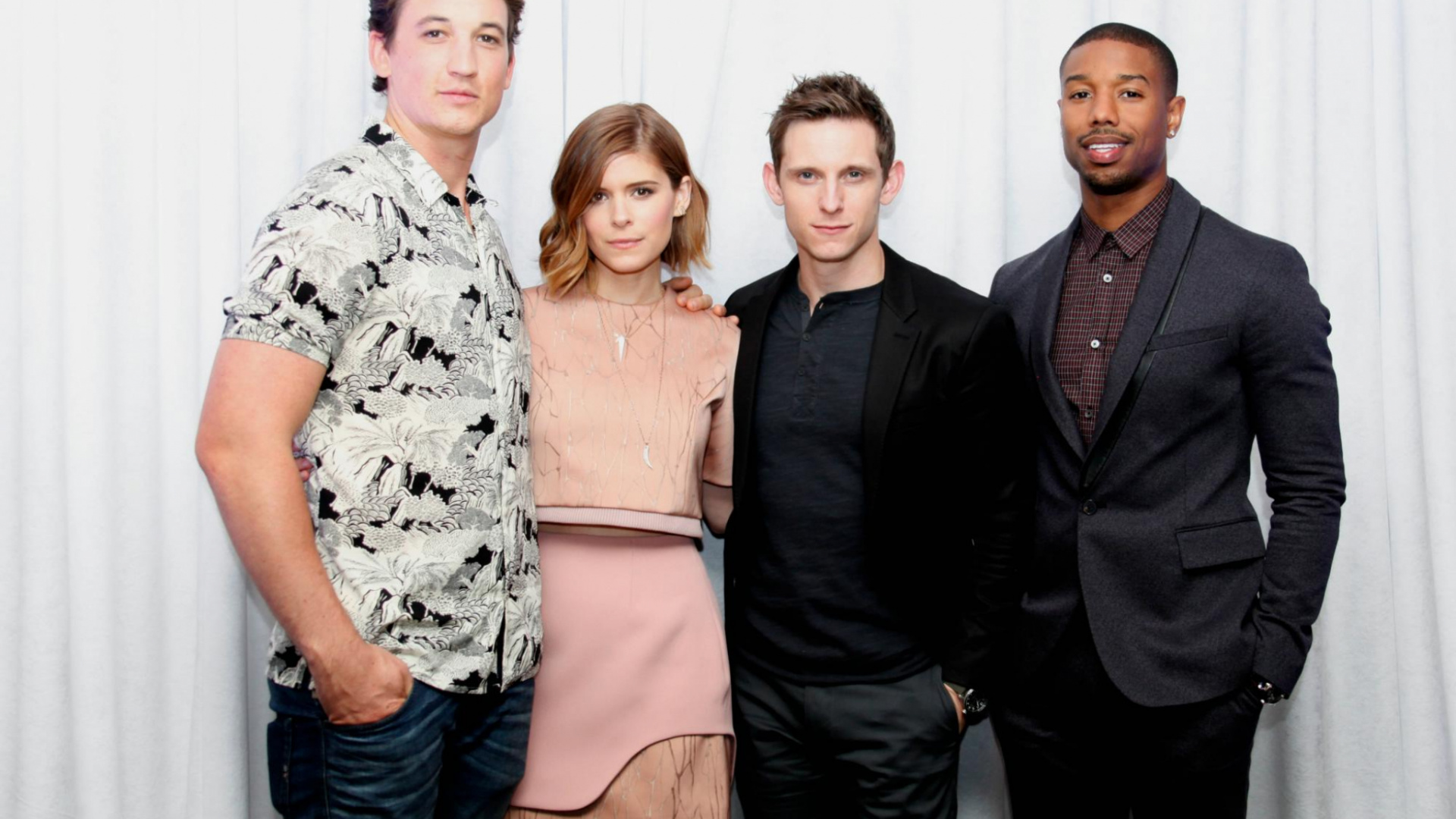 Homme en Costume Noir Debout à Côté D'une Femme en Robe à Fleurs Blanche. Wallpaper in 1920x1080 Resolution