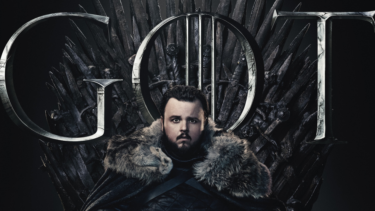 Femme en Manteau de Fourrure Noir et Marron Debout à Côté D'une Clôture en Métal Noir. Wallpaper in 1280x720 Resolution