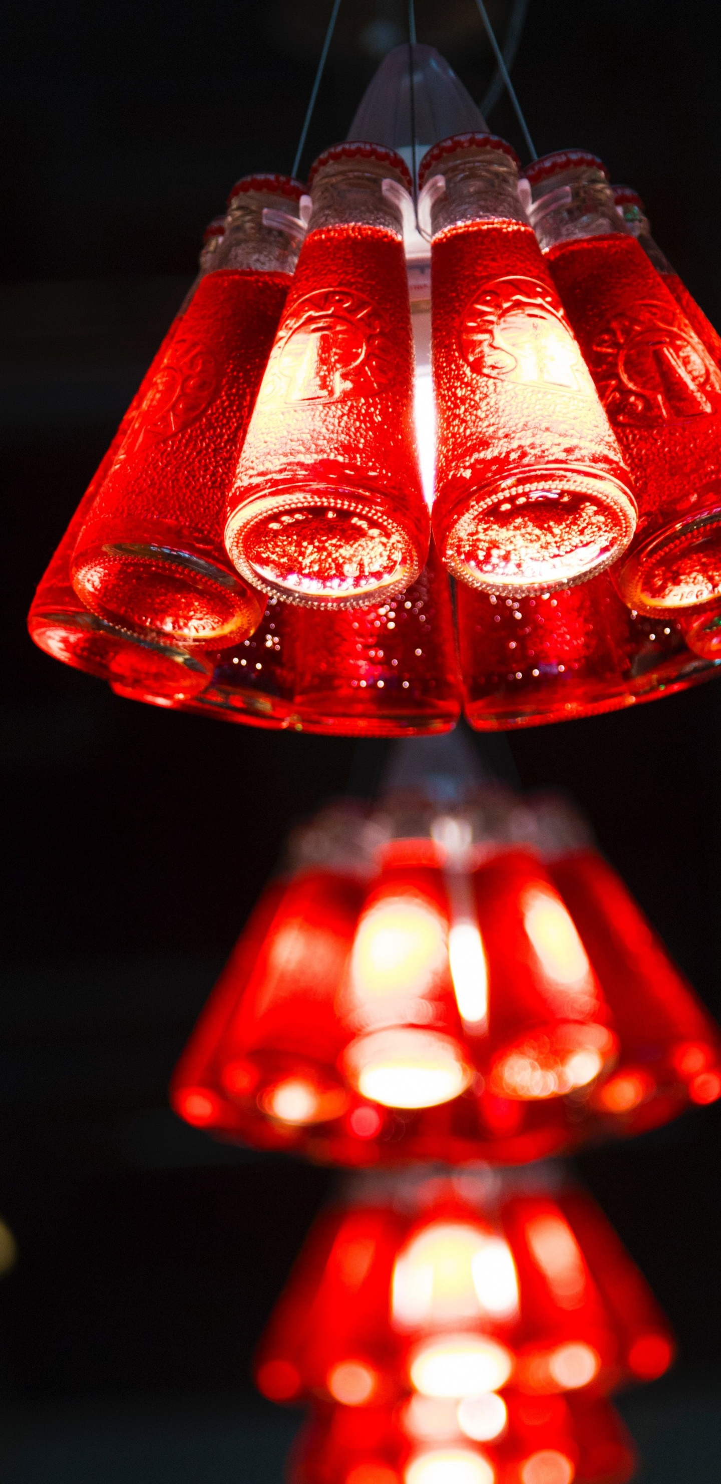 Suspension Rouge et Blanche. Wallpaper in 1440x2960 Resolution