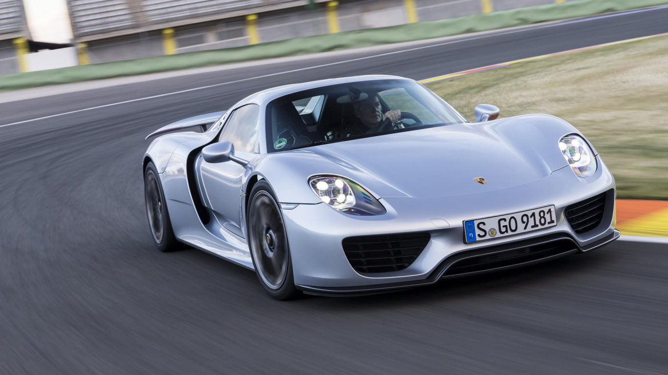Porsche 911 Noire Sur Route Pendant la Journée. Wallpaper in 1366x768 Resolution