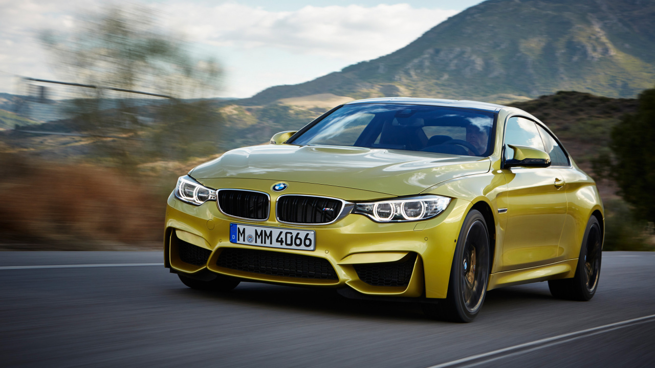 Gelber Bmw m 3 Tagsüber Unterwegs. Wallpaper in 1280x720 Resolution