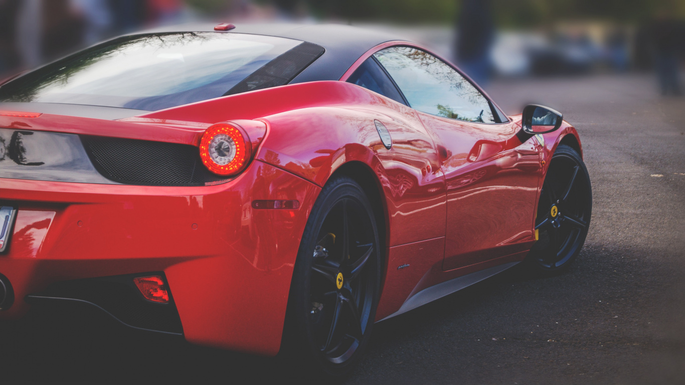 Roter Ferrari 458 Italia Unterwegs. Wallpaper in 1366x768 Resolution