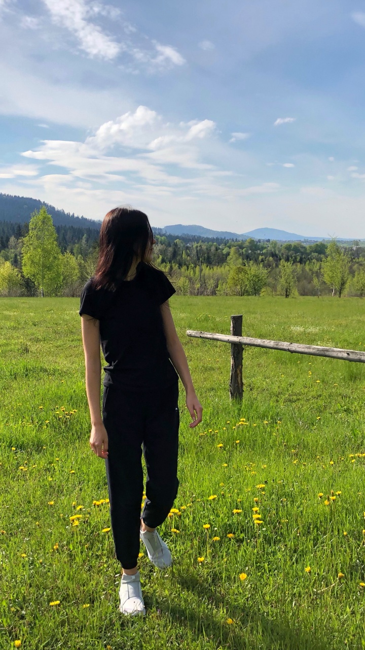 Grassland, Natural Environment, Pasture, People in Nature, Field. Wallpaper in 720x1280 Resolution