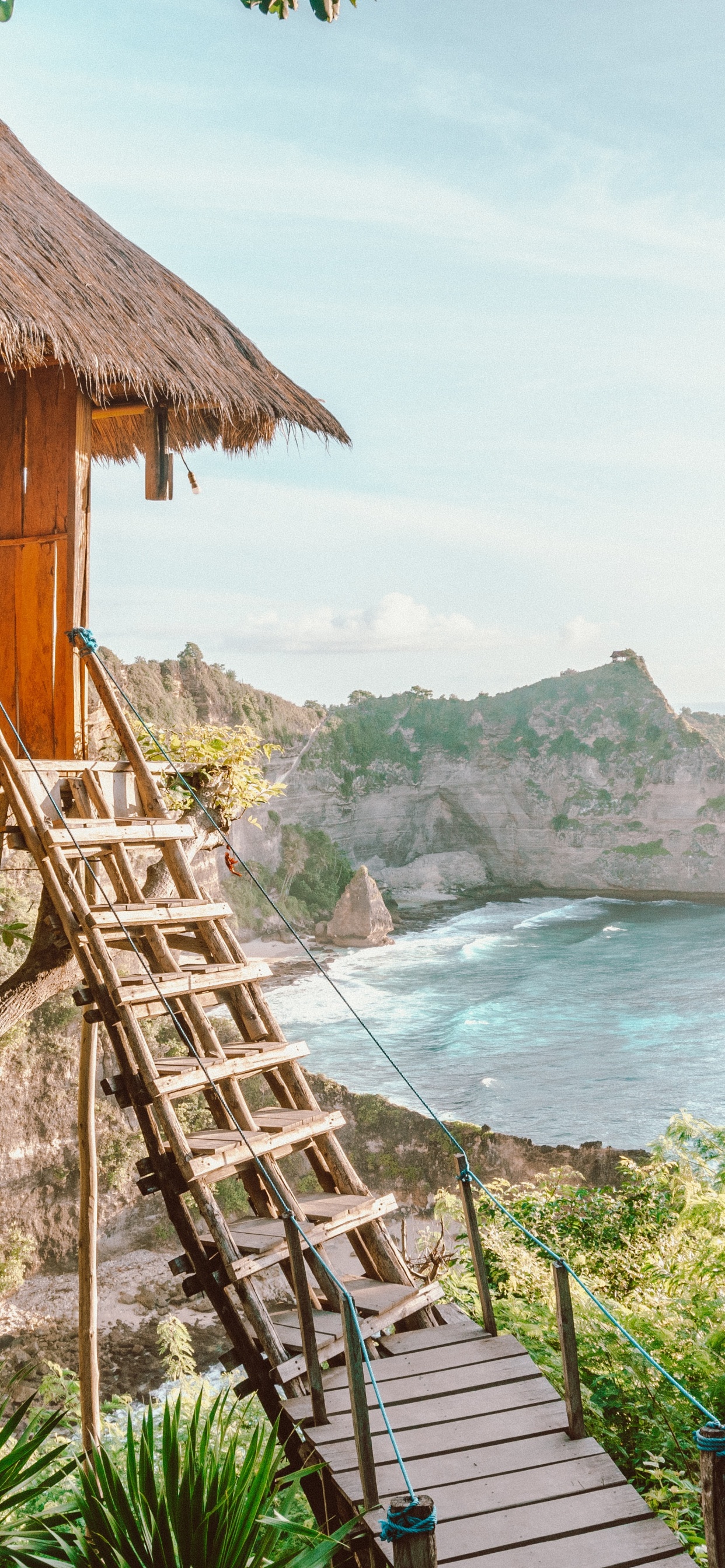 Aussichtspunkt Tausend Inseln, Klippenabfluss, Kelingking Strand Nusa Penida, Bali, Goa Giri Putri-Tempel. Wallpaper in 1242x2688 Resolution