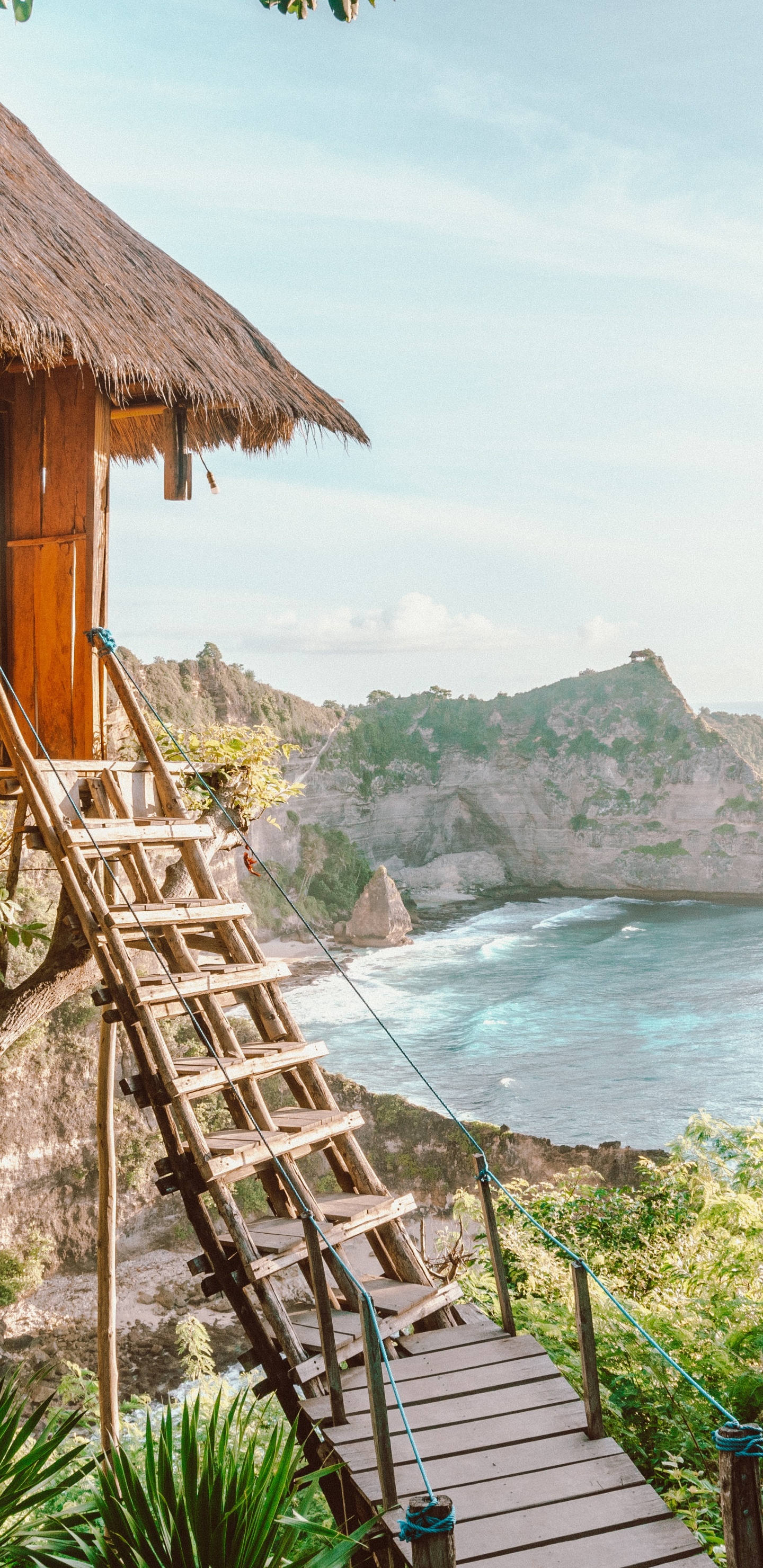 Aussichtspunkt Tausend Inseln, Klippenabfluss, Kelingking Strand Nusa Penida, Bali, Goa Giri Putri-Tempel. Wallpaper in 1440x2960 Resolution