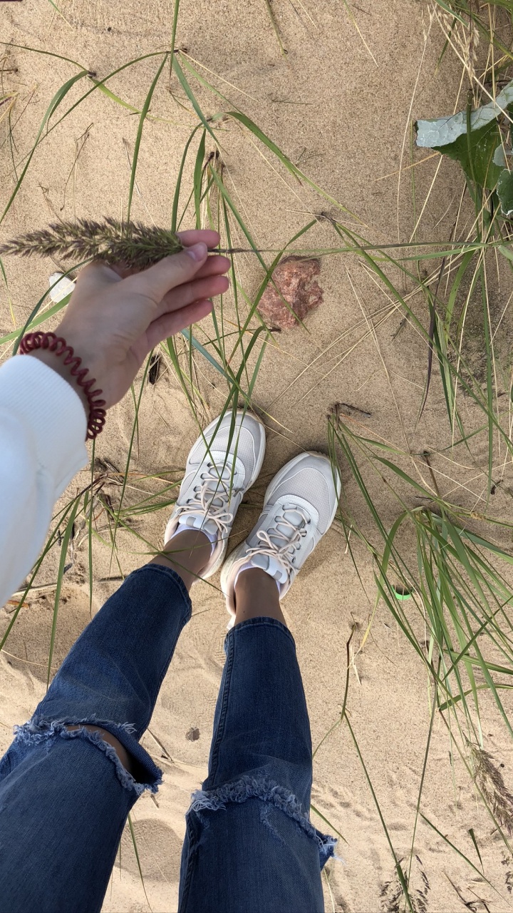 草, 腿, 人腿, 联合, 人们在自然界 壁纸 720x1280 允许