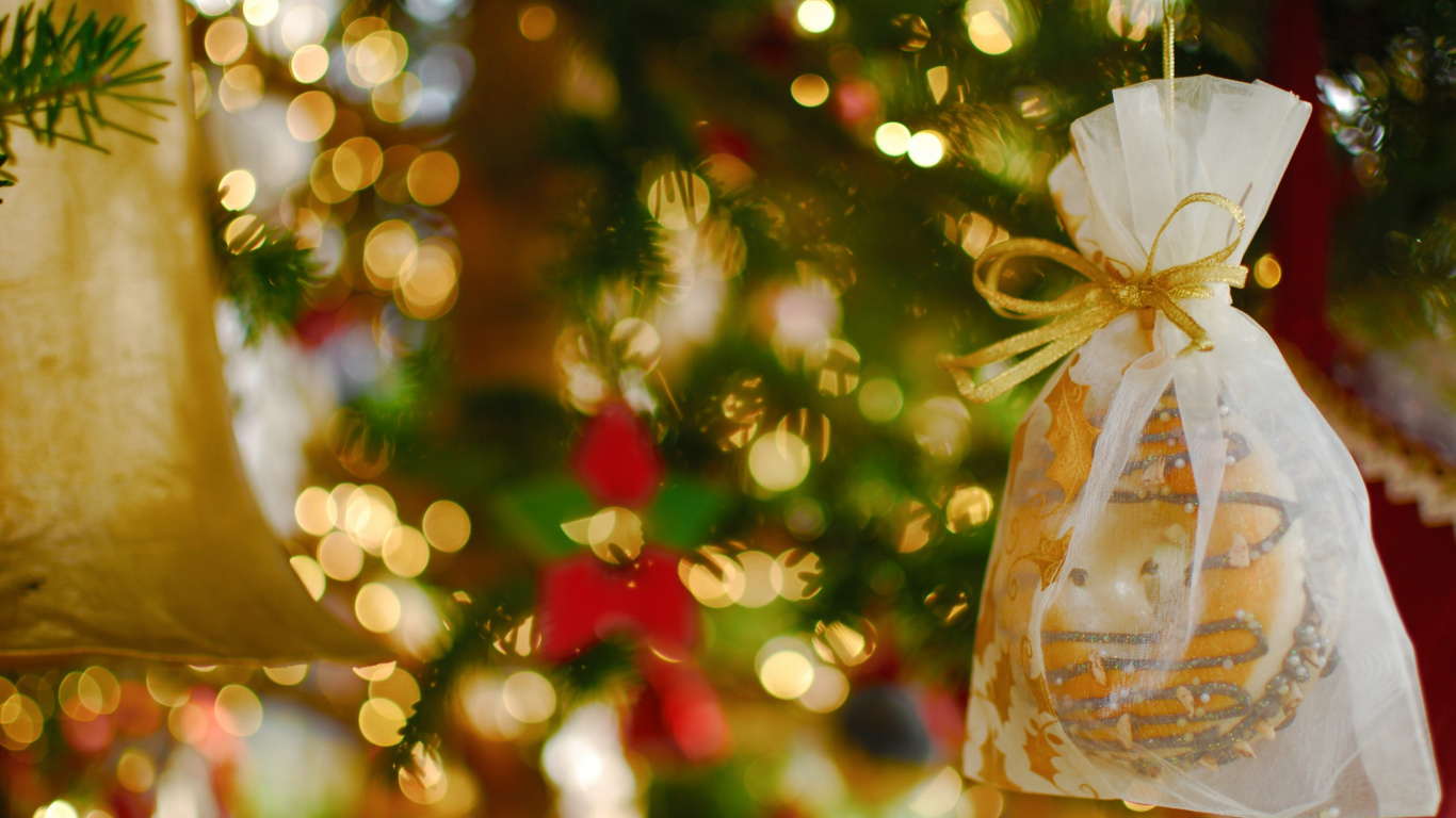 圣诞节那天, 新的一年, 假日, 圣诞树, 圣诞节的装饰品 壁纸 1366x768 允许