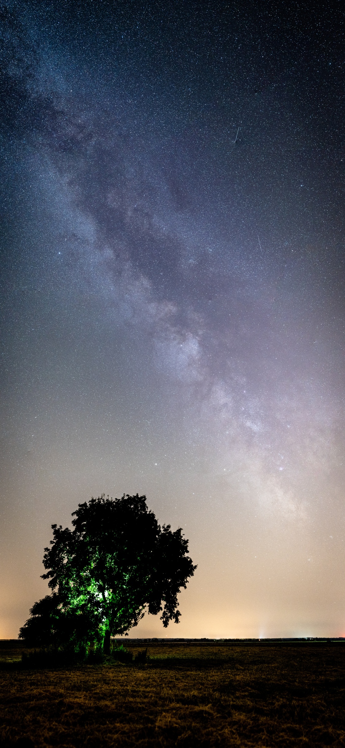 Cloud, Natur, Atmosphäre, Baum, Nacht. Wallpaper in 1125x2436 Resolution