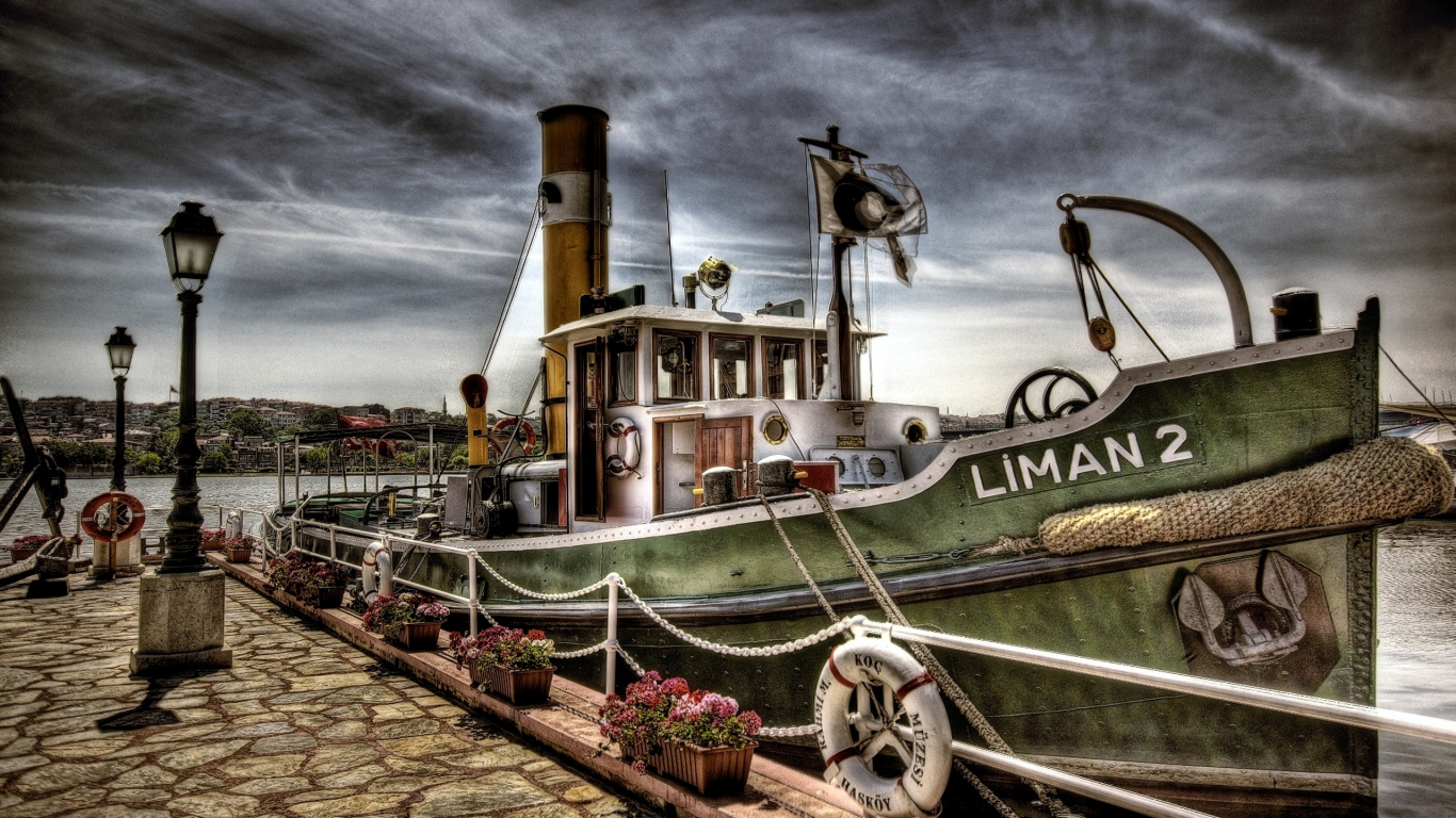 White and Black Ship on Dock During Daytime. Wallpaper in 1366x768 Resolution
