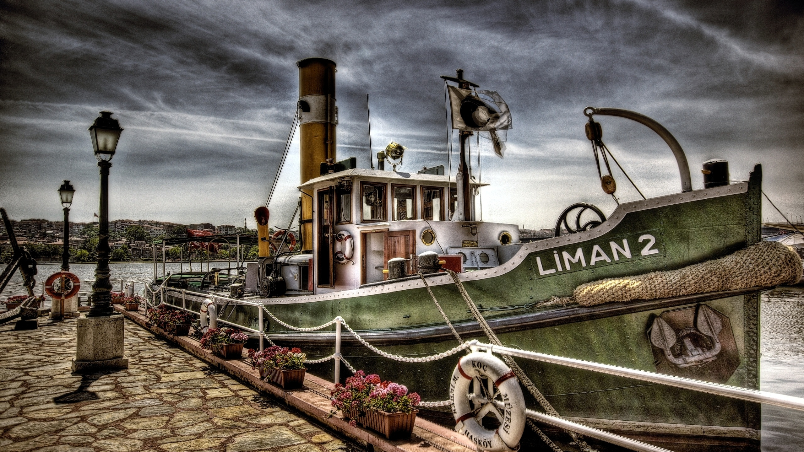 White and Black Ship on Dock During Daytime. Wallpaper in 2560x1440 Resolution