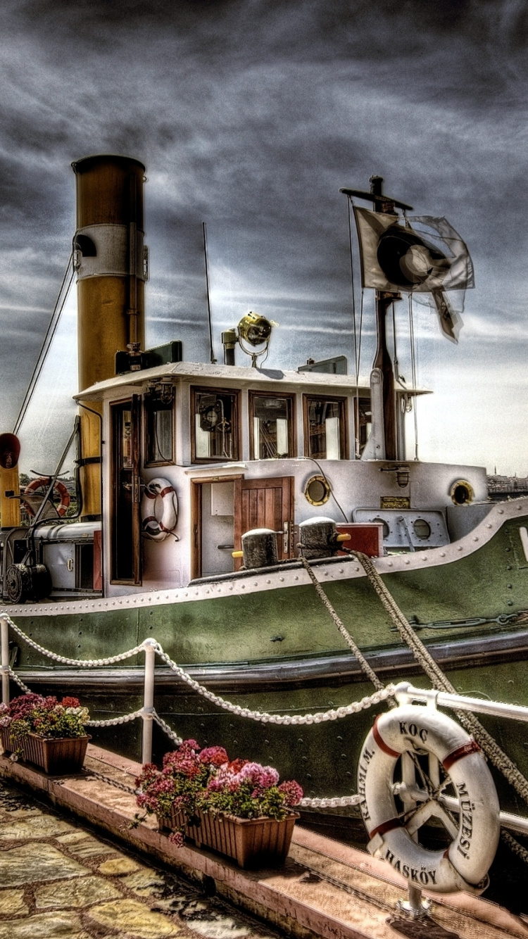 White and Black Ship on Dock During Daytime. Wallpaper in 750x1334 Resolution